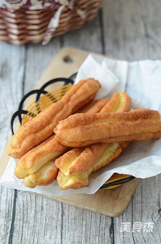 #香雪面粉#炸<a href=/shicai/mimian/YouTiao/index.html target=_blank><u>油条</u></a>的做法
