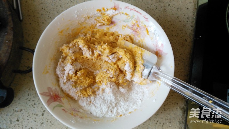 <a href=/shicai/guopin/MuGua/index.html target=_blank><u>木瓜</u></a>三色汤圆的做法