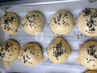 豆沙小<a href=/shicai/mimian/MianBao/index.html target=_blank><u>面包</u></a>