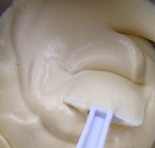 樱花<a href=zt/qifengdg target=_blank><u>戚风蛋糕</u></a>卷