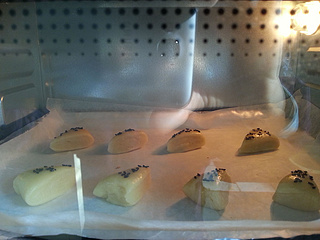 <a href=/shicai/mimian/DanNaiYou/index.html target=_blank><u>淡<a href=/shicai/mimian/NaiYou/index.html target=_blank><u>奶油</u></a></u></a>司康饼