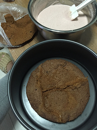 <a href=/shicai/guopin/CaoMei/index.html target=_blank><u>草莓</u></a>慕斯蛋糕