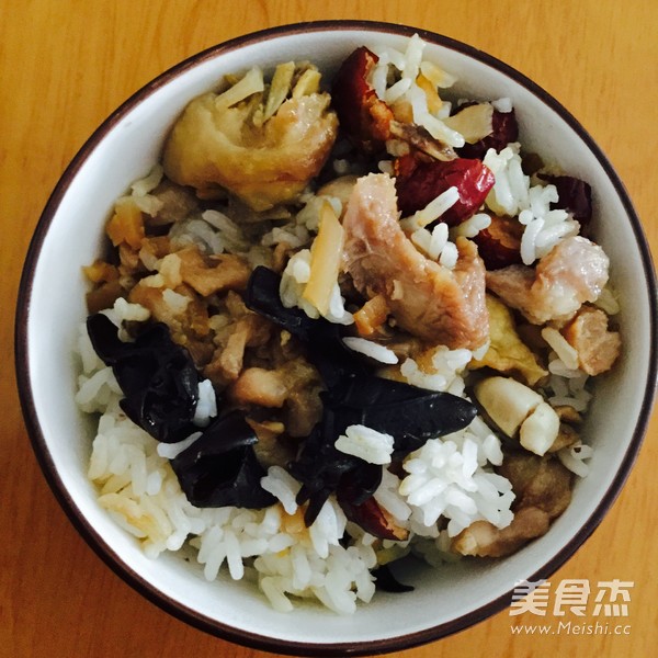 <a href=/shicai/rouqin/JiTui/index.html target=_blank><u>鸡腿</u></a>饭的做法