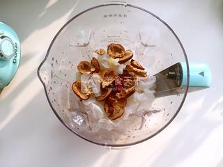 红<a href=/shicai/guopin/Zao/index.html target=_blank><u>枣</u></a><a href=/shicai/shucai/YinEr/index.html target=_blank><u>银耳</u></a>羹