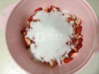 <a href=/shicai/guopin/CaoMei/index.html target=_blank><u>草莓</u></a>酱