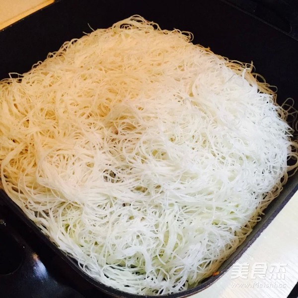 <a href=/shicai/shucai/HuLuoBo/index.html target=_blank><u>胡<a href=/shicai/shucai/LuoBo/index.html target=_blank><u>萝卜</u></a></u></a><a href=/shicai/rouqin/JiDan/index.html target=_blank><u>鸡蛋</u></a>炒<a href=/shicai/mimian/MiFen/index.html target=_blank><u>米粉</u></a>的做法