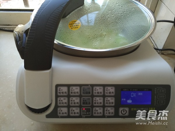 <a href=/shicai/shucai/XiQin/index.html target=_blank><u>西芹</u></a><a href=/shicai/shucai/BaiHe/index.html target=_blank><u>百合</u></a>的做法