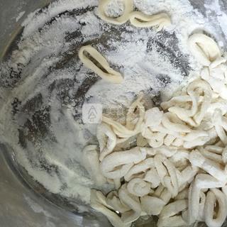 怀念儿时的味--<a href=/shicai/shucai/QingCai/index.html target=_blank><u>青菜</u></a>疙瘩汤的做法步骤:8