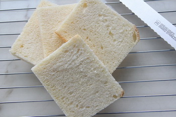 <a href=/shicai/guopin/ManYueMei/index.html target=_blank><u>蔓越莓</u></a>奶香<a href=/shicai/shucai/TuDou/index.html target=_blank><u>土豆</u></a>泥步骤1