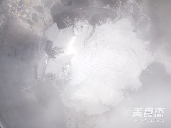 <a href=/shicai/shucai/ZiShu/index.html target=_blank><u>紫薯</u></a><a href=/shicai/mimian/ZhiShi/index.html target=_blank><u>芝士</u></a>球（两吃）的做法