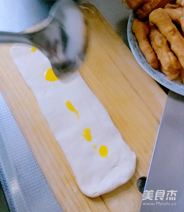 #香雪面粉#香酥<a href=/shicai/mimian/YouTiao/index.html target=_blank><u>油条</u></a>的做法