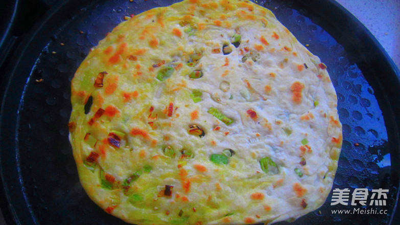 <a href=/shicai/guopin/ZhiMa/index.html target=_blank><u>芝麻</u></a>葱花薄脆饼的做法