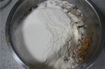 <a href=/shicai/mimian/QiaoKeLi/index.html target=_blank><u>巧克力</u></a>奇普饼干步骤10