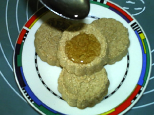 <a href=/shicai/guopin/Zao/index.html target=_blank><u>枣</u></a>泥<a href=/shicai/yaoshi/FuLing/index.html target=_blank><u>茯苓</u></a><a href=/shicai/shucai/ShanYao/index.html target=_blank><u>山药</u></a>糕