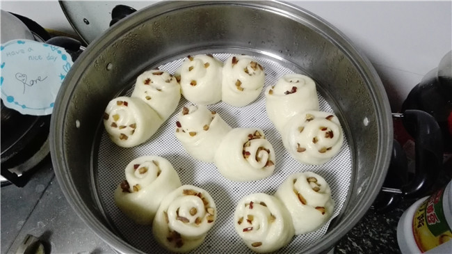 灰<a href=/shicai/guopin/Zao/index.html target=_blank><u>枣</u></a>花卷的做法