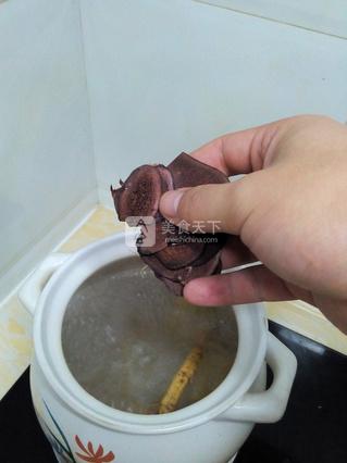 <a href=/shicai/shucai/RenSen/index.html target=_blank><u>人参</u></a>鹿茸<a href=/shicai/rouqin/JiTui/index.html target=_blank><u>鸡腿</u></a><a href=/shicai/mimian/YuMi/index.html target=_blank><u>玉米</u></a>虫草汤