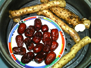 <a href=/shicai/guopin/Zao/index.html target=_blank><u>枣</u></a>泥<a href=/shicai/yaoshi/FuLing/index.html target=_blank><u>茯苓</u></a><a href=/shicai/shucai/ShanYao/index.html target=_blank><u>山药</u></a>糕