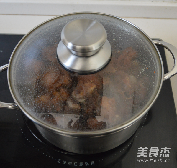 <a href=/shicai/guopin/HuaSheng/index.html target=_blank><u>花生</u></a>焖<a href=/shicai/rouqin/ZhuTi/index.html target=_blank><u>猪蹄</u></a>的做法