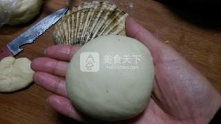 椰蓉馅<a href=/shicai/mimian/NaiYou/index.html target=_blank><u>奶油</u></a>贝壳<a href=/shicai/mimian/MianBao/index.html target=_blank><u>面包</u></a>