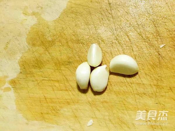 <a href=/shicai/shucai/HongShu/index.html target=_blank><u>红薯</u></a>粉炒包菜的做法