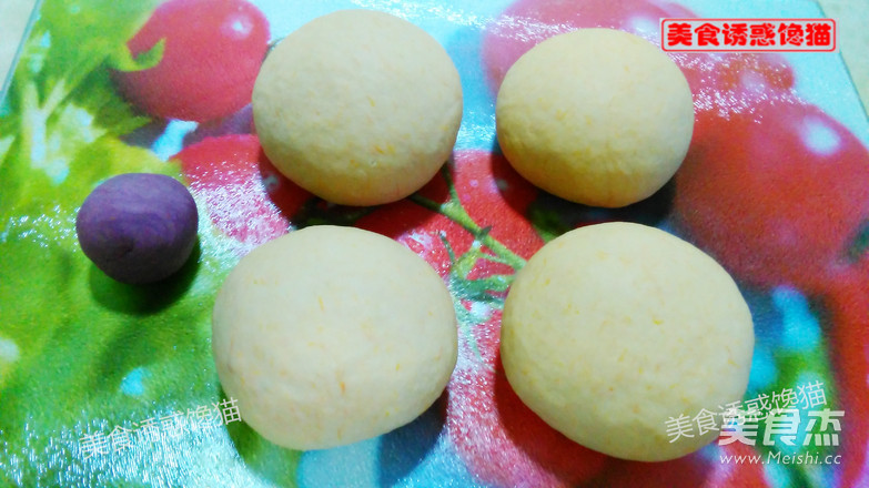 <a href=/shicai/shucai/NanGua/index.html target=_blank><u>南瓜</u></a><a href=/shicai/guopin/HuaSheng/index.html target=_blank><u>花生</u></a>包的做法