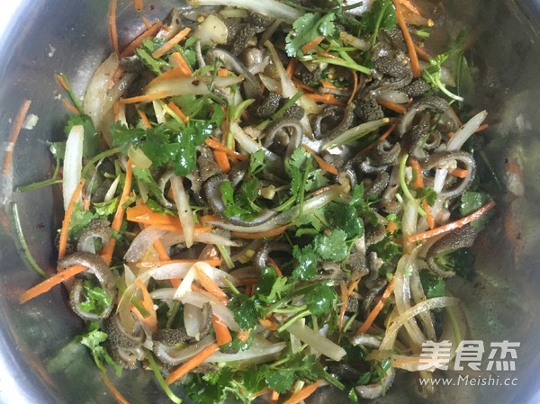 凉拌<a href=/shicai/rouqin/YangDu/index.html target=_blank><u>羊肚</u></a>的做法