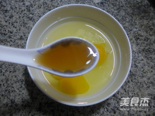 <a href=/shicai/shucai/JiuCai/index.html target=_blank><u>韭菜</u></a>虾肉炒<a href=/shicai/rouqin/JiDan/index.html target=_blank><u>鸡蛋</u></a>的做法