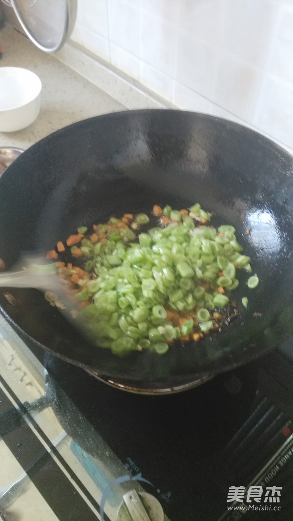 榄菜炒<a href=/shicai/shucai/DouJiao/index.html target=_blank><u>豆角</u></a>的做法