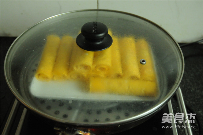 节日宴客菜——<a href=/shicai/rouqin/ZhuRou/index.html target=_blank><u>猪肉</u></a><a href=/shicai/rouqin/JiDan/index.html target=_blank><u>鸡蛋</u></a>铜钱卷的做法