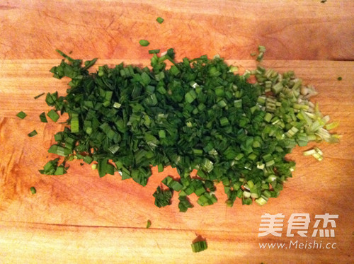 #一人食#<a href=/shicai/shucai/JiuCai/index.html target=_blank><u>韭菜</u></a>虾皮煎饼的做法