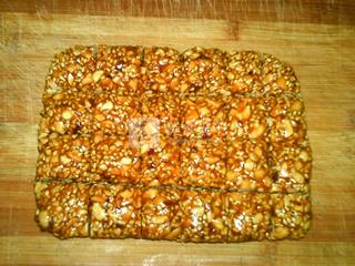 <a href=/shicai/guopin/HuaSheng/index.html target=_blank><u>花生</u></a>糖