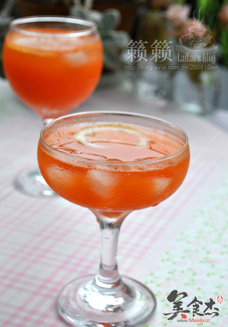 <a href=/shicai/shucai/HuLuoBo/index.html target=_blank><u>胡<a href=/shicai/shucai/LuoBo/index.html target=_blank><u>萝卜</u></a></u></a><a href=/shicai/guopin/PingGuo/index.html target=_blank><u>苹果</u></a>汁Jv.jpg