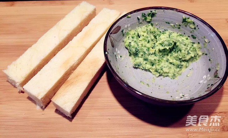 蒜香<a href=/shicai/mimian/TuSi/index.html target=_blank><u>吐司</u></a>条,撩起你的味蕾大战~的做法