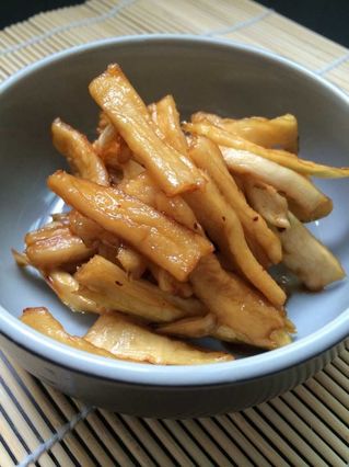 凉拌<a href=/shicai/shucai/LuoBo/index.html target=_blank><u>萝卜</u></a>条