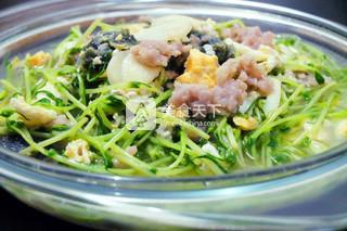 上汤<a href=/shicai/shucai/DouMiao/index.html target=_blank><u>豆苗</u></a>