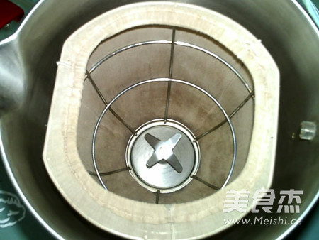 乌发三<a href=/shicai/mimian/HeiMi/index.html target=_blank><u>黑米</u></a>糊的做法