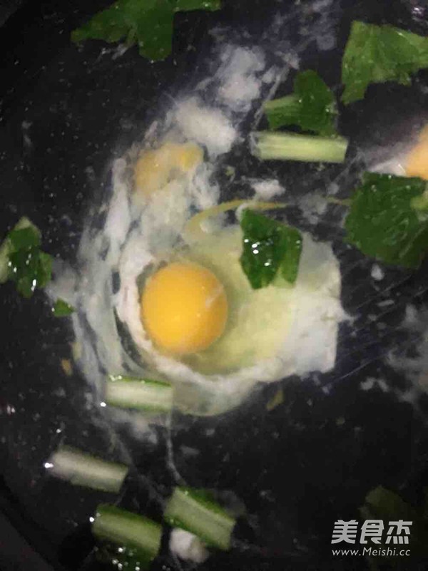 鸡丝<a href=/shicai/rouqin/JiDan/index.html target=_blank><u>鸡蛋</u></a>面的做法