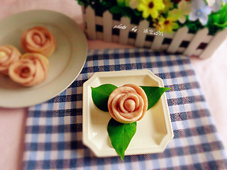 <a href=/shicai/shucai/MeiGuiHua/index.html target=_blank><u>玫瑰花</u></a>馒头