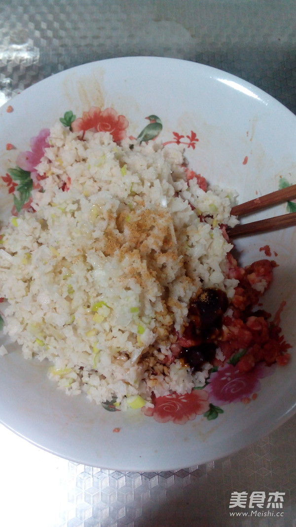 <a href=/shicai/shucai/LianOu/index.html target=_blank><u>莲<a href=/shicai/shucai/Ou/index.html target=_blank><u>藕</u></a></u></a><a href=/shicai/rouqin/ZhuRou/index.html target=_blank><u>猪肉</u></a>饺子的做法