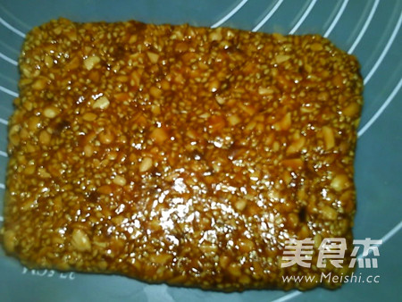 <a href=/shicai/guopin/HuaSheng/index.html target=_blank><u>花生</u></a>糖的做法