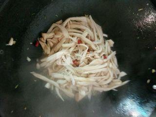 <a href=/shicai/shucai/XingBaoGu/index.html target=_blank><u><a href=/shicai/guopin/Xing/index.html target=_blank><u>杏</u></a>鲍菇</u></a>炒<a href=/shicai/rouqin/JiDan/index.html target=_blank><u>鸡蛋</u></a>