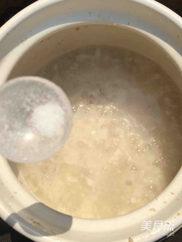 <a href=/shicai/shucai/ShanYao/index.html target=_blank><u>山药</u></a>肉末粥(婴儿版)的做法