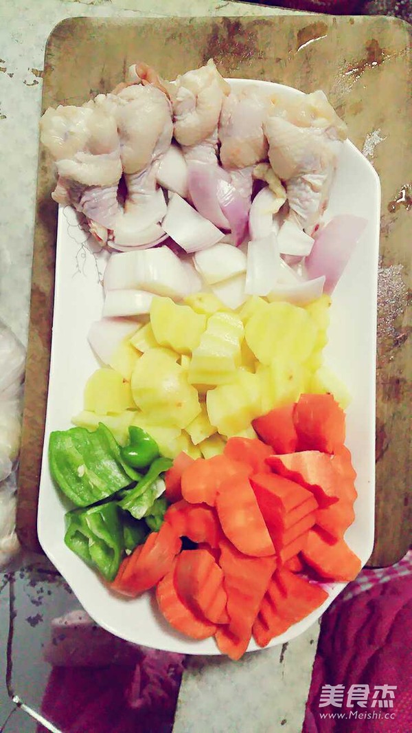 咖喱<a href=/shicai/rouqin/ZhengJi/index.html target=_blank><u>鸡肉</u></a>饭的做法