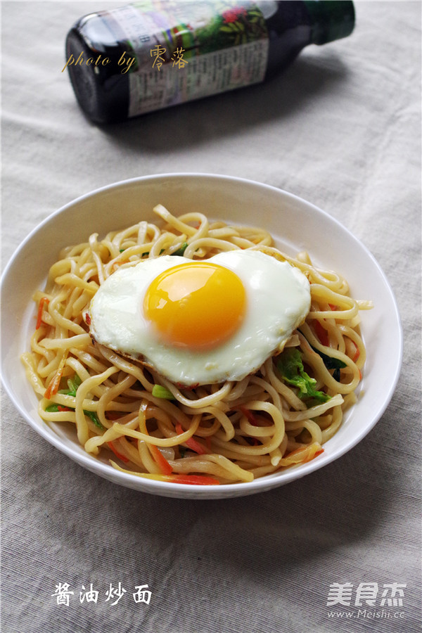 <a href=/shicai/mimian/JiangYou/index.html target=_blank><u>酱油</u></a>炒面的做法