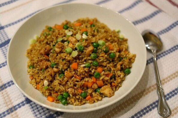 咖喱鸡丁炒饭怎么做?