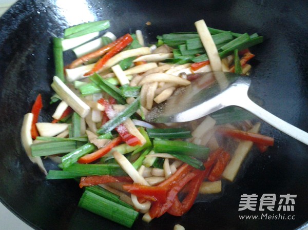 素炒<a href=/shicai/shucai/XingBaoGu/index.html target=_blank><u><a href=/shicai/guopin/Xing/index.html target=_blank><u>杏</u></a>鲍菇</u></a>的做法