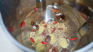 <a href=/shicai/shucai/BanLi/index.html target=_blank><u>板栗</u></a>核<a href=/shicai/guopin/Tao/index.html target=_blank><u>桃</u></a><a href=/shicai/guopin/GouQi/index.html target=_blank><u>枸杞</u></a><a href=/shicai/mimian/DouJiang/index.html target=_blank><u>豆浆</u></a>