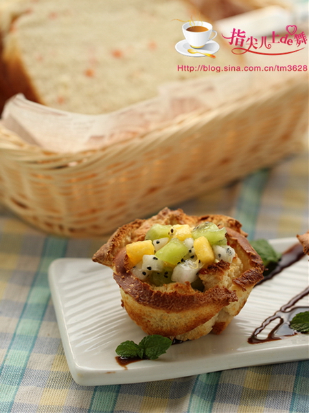 水果<a href=/shicai/mimian/MianBao/index.html target=_blank><u>面包</u></a>花盏