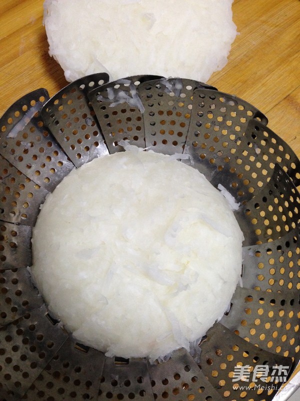 <a href=/shicai/shucai/LuoBo/index.html target=_blank><u>萝卜</u></a><a href=/shicai/rouqin/ZhuRou/index.html target=_blank><u>猪肉</u></a>包的做法