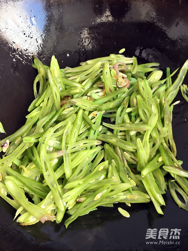 <a href=/shicai/mimian/YunDou/index.html target=_blank><u>芸豆</u></a>蚬子面的做法